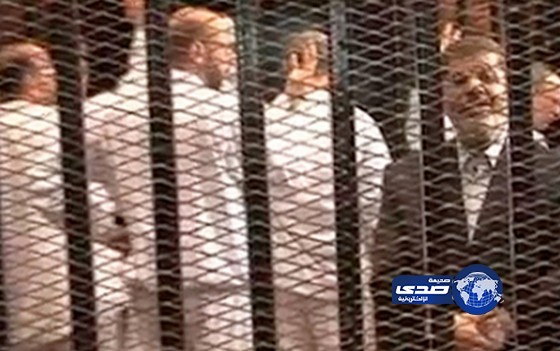 نقل “مرسي” لزنزانة انفرادية في سجن برج العرب