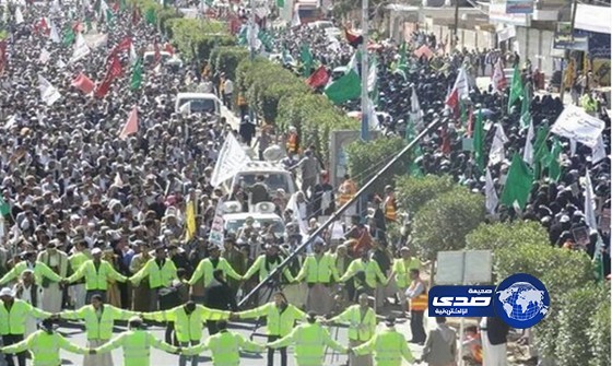 الحوثيون يحييون يوم عاشوراء بمسيرة شيعية في صنعاء