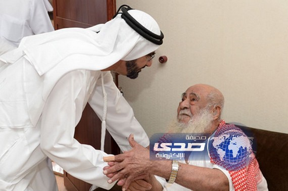 محمد بن راشد يزور مواطناً اماراتياً مسناً للاطمئنان على صحته
