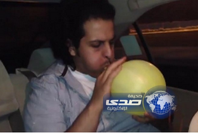 بالفيديو.. حاله هستيرية لشاب سعودي بعد استنشاقه غاز الضحك