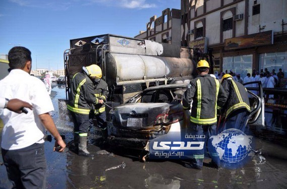 بالصور:احتراق مركبتين كلياً بعد تصادمها في الطائف