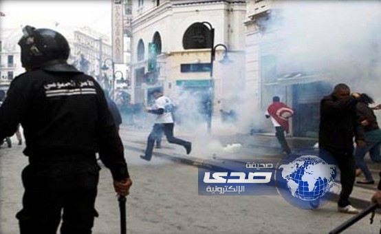 قوات الأمن التونسية تستخدم القنابل المسيلة للدموع لتفريق سلفيين تظاهروا غرب البلاد