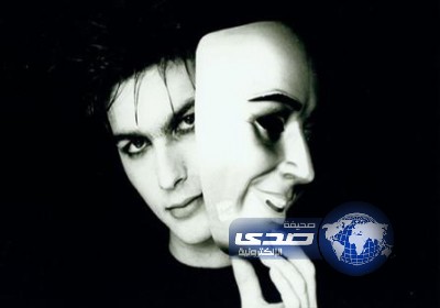 على طريقة أفلام السينما.. رجل يلبس قناعا لمعاشرة زوجته السابقة