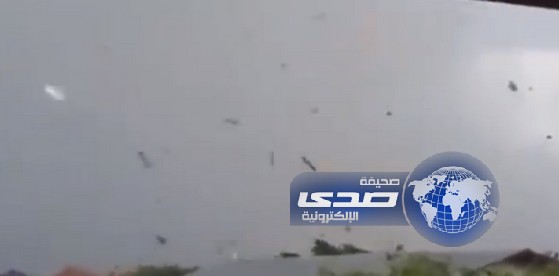 بالفيديو: شخص يصوَّر الإعصار بنفسه ولم يدرك أنه يتوجه نحوه مباشرة