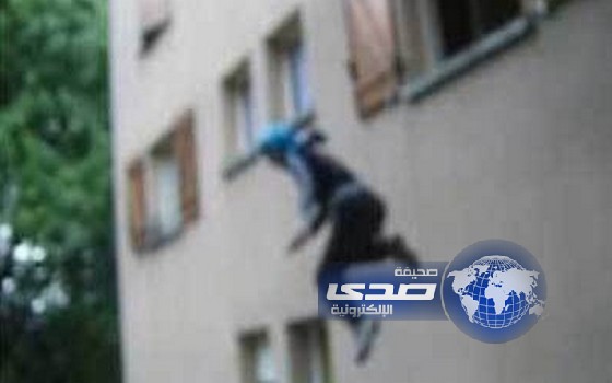 فلسطيني يلقي بزوجته من النافذة