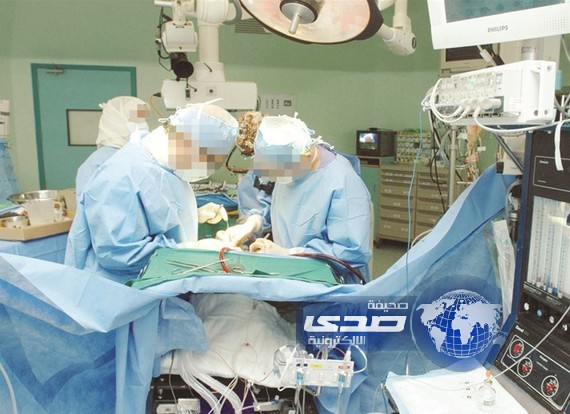 خطأ طبي يبقي قفازاً في بطن امرأة!