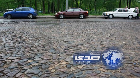 لص يسرق شارعاً كاملاً ليلاً