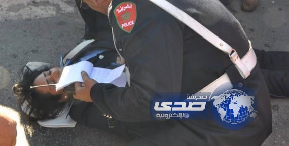 شجاعة شرطية مرور مغربية في تطبيق النظام تسبب لها في حادث دهس امام البرلمان