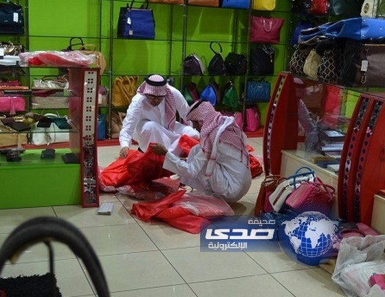وزارة التجارة تضبط حقائب وساعات مقلدة معدّة للبيع في جدة