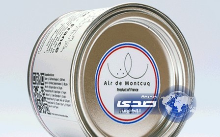 شاب يبيع هواء بلدته في علب