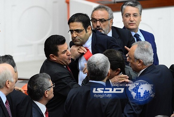 شجار عنيف في البرلمان التركي على كلمة &#8220;كردستان&#8221;