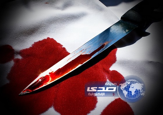 استيقظ من النوم فوجد في ظهره.. سكيناً!