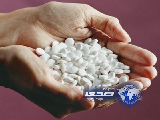 ضبط سجين بالقريات خبأ 900 حبة مخدرة داخل إمعائه