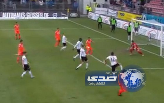 بالفيديو.. لاعب ألماني أحرز هدفاً بيده وطالب الحكم بإلغائه
