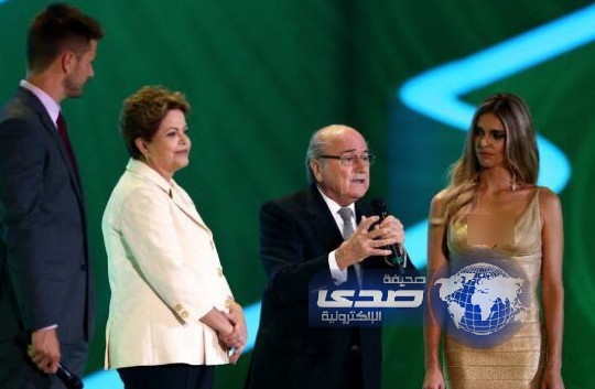 في سقطة أخلاقية للفيفا ..مقدمة قرعة كأس العالم شاركت في فيلم الاباحي