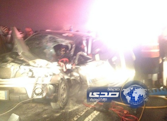 أصابة مواطن ونجاة عائلته بعد سقوط صخرة على مركباتهم في عقبة الباحة (صور)