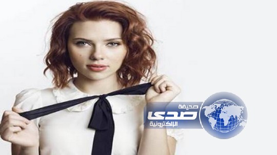 خليجي يدفع 200 ألف ريال ليقف مع سكارليت جوهانسون