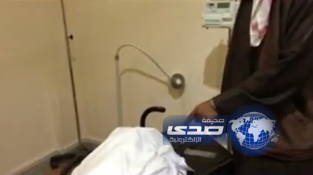 بالفيديو.. مواطن أمام جثة والده ينتقد الإهمال في مستشفى رنية