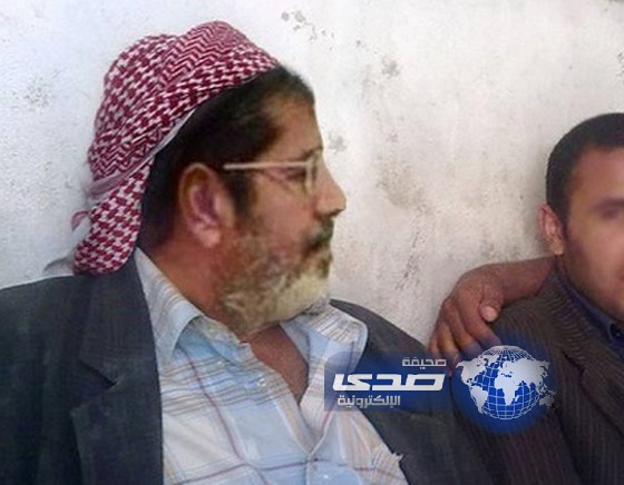 مدرس يمني شبيه بمرسي تحظى باهتمام مواقع التواصل