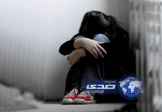 سجن ثلاثة مصريين لممارستهم الدعارة مع فتاة قاصر داخل كافتيريا