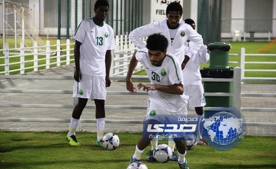 الأخضر يتدرب في ملعب نادي الغرافة القطري استعداداً لمواجهة المنتخب الفلسطيني