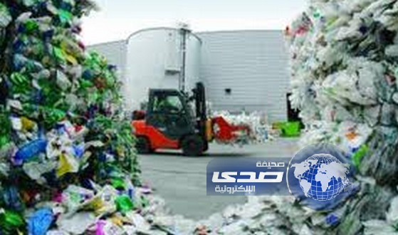 عاملة نفايات تفاجأ بـ5 أفاع في كيس مهملات