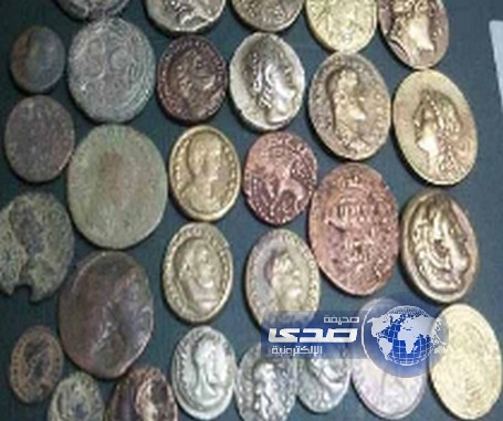 السلطات المصرية تحبط محاولة تهريب 100 عملة أثرية مع مواطن سعودي بمطار القاهرة