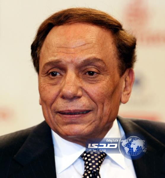 عادل إمام يدعو للتصويت بـ «نعم» على الدستور… ويؤيد السيسي رئيساً