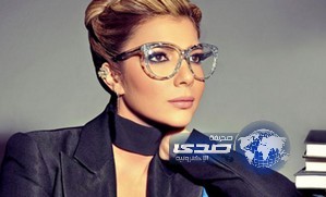 أصالة تدلل صديقها مصمم الأزياء بقبلاتها وأحضانها