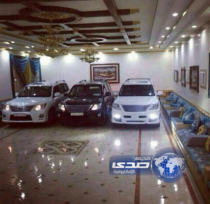 مغرد بعد هطول الأمطار على الرياض مساء البارحه: دخلت سياراتي كلها بالمقلط. مانيب مستعد تغرق ابد ابد