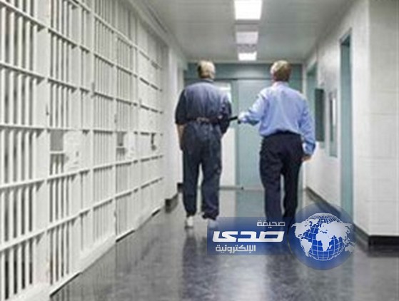 أميركي يسطو على متجر لرغبته في العودة إلى السجن