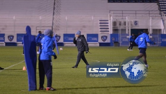 طرد أحد المشجعين الحاضرين تمرين الهلال بعد تلفظه على طفلي الجابر والمفرج