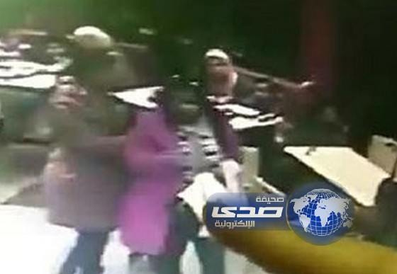 بالفيديو.. طريقة مبتكرة لسرقة حقائب السيدات في القاهرة