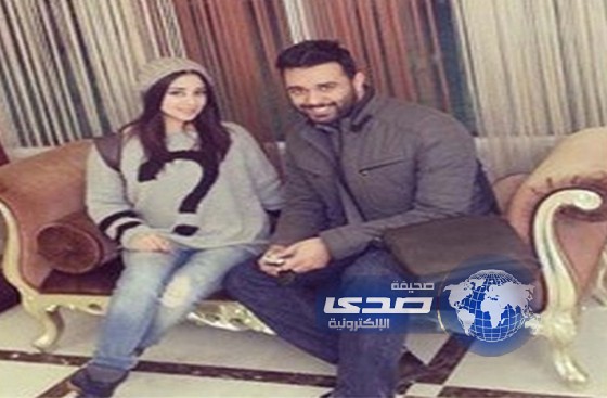 بلوفر أسيل عمران وبنطلونها المقطوع يثيران إعجاب الجمهور