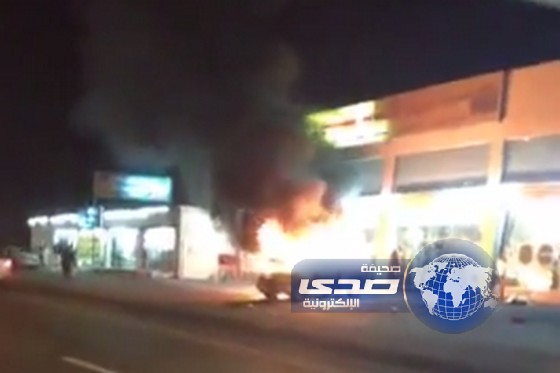 بالفيديو:أخماد حريق نشب في مركبة بخميس مشيط