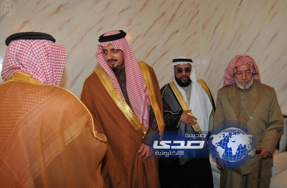 سمو الأمير فيصل بن خالد يعزي أسرة الحمادي