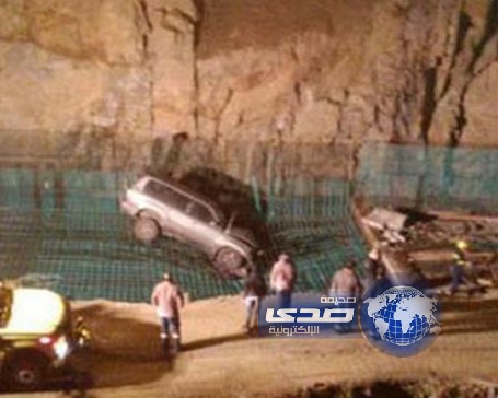 إصابة شخص سقطت مركبته في نفق المنسك