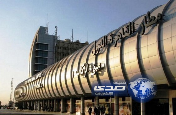مسافر يحاول تهريب 2900 بطاقة ذاكرة بمطار القاهرة