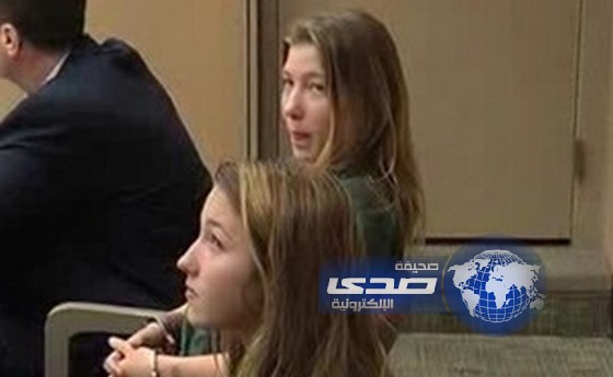 بالفيديو.. لقطات مرعبة لمراهقات يضربن صديقتهن بقسوة قبل أن يمكنوا شابا من اغتصابها