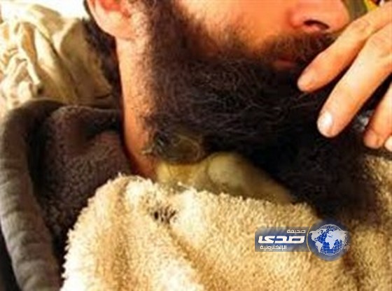 بريطاني يربي بطّة في لحيته!