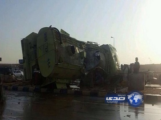 انقلاب صهريج يصيب أحد أفراد مدني الرياض بالثمامة