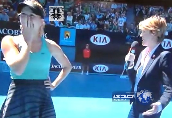 بالفيديو.. لاعبة المضرب الحسناء الكندية تتلقى هدية “غريبة” من معجب