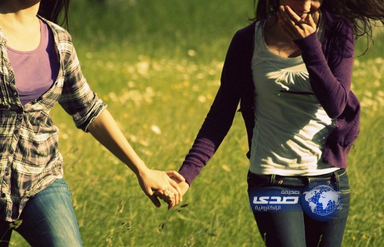 صديقتان تكتشفان أنهما اختان بعد 19 عاماً