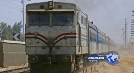 ملثمون مسلحون يهاجمون قطار ركاب في مصر ويهددون بتفجيره