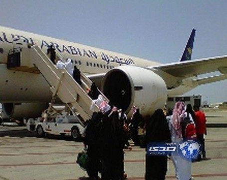 موظف بالخطوط السعودية يمنع عاملة منزلية من صعود الطائرة مع كفيلها