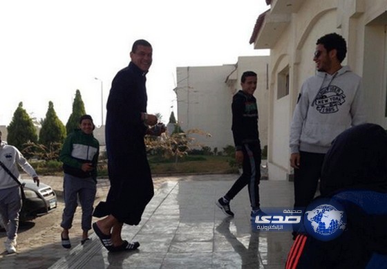 حارس الزمالك يحضر المران بـ”الجلابية”