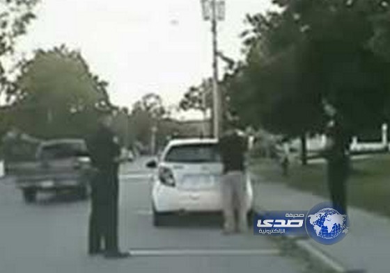 شاب يستعين بالشرطة لطلب يد صديقته