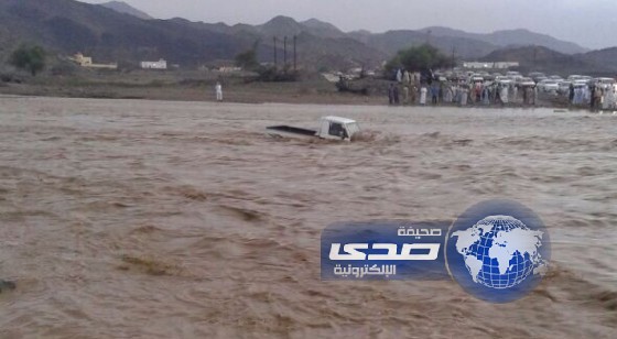 إصابة أحد رجال الدفاع المدني إبان محاولته إنقاذ مسن من سيول الباحة