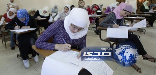 طالبة أردنية تزرع سماعتين في أذنيها للغش