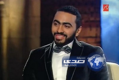 بالفيديو: مذيعة “إم بي سي مصر” تغازل تامر حسنى